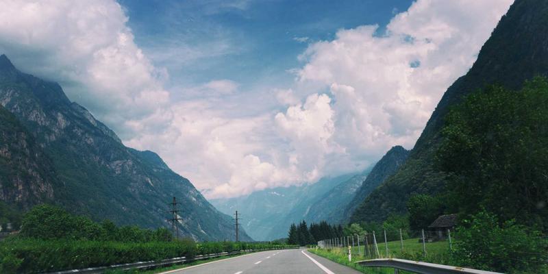 从工业设计视角看猫咖（Cat Cafe）的未来：当Feline与Coffee在空间中共生