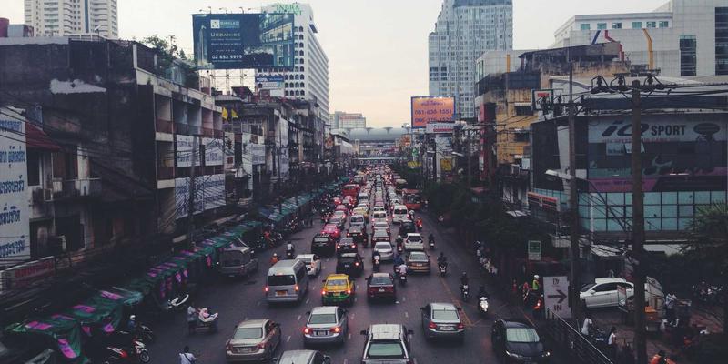 工业美学与咖啡香：猫咖26号的空间设计与味觉革命