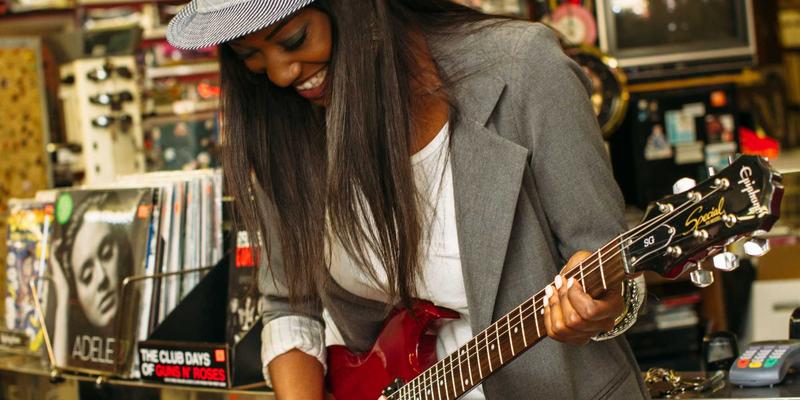 当拿铁遇见猫咪：如何策划一场成功的猫主题艺术展览与工作坊